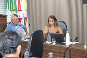 Controladora apresenta em audiência pública receitas e despesas do município até o segundo quadrimestre