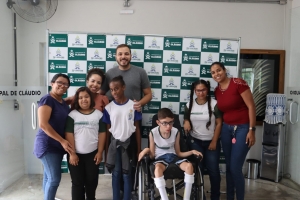 Alunos da Educação Especializada da Escola Estadual Tancredo Neves conhecem o trabalho dos vereadores e funcionamento do Poder Legislativo