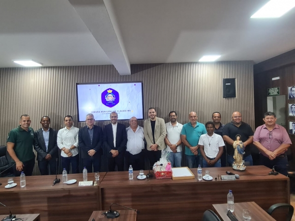 Bispo da Diocese cumpriu agenda na sede do Poder Legislativo claudiense