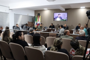 Com o plenário lotado de professores, Vereadores rejeitam admissibilidade de Impeachment do prefeito Reginaldo.