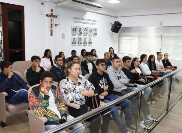 Câmara Municipal volta a receber alunos em busca de conhecimento sobre o Poder Legislativo