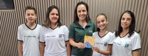 Alunos da Escola Municipal Wilson Veado fazem convite de espetáculo trabalhado em sala de aula sobre inclusão, diversidade e respeito aos vereadores e população em geral