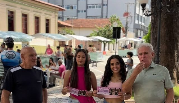 Ação de divulgação e panfletagem da Semana da Mulher