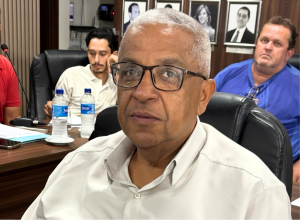 Vereador Tindora cobra solução imediata para situação dos feirantes durante audiência pública