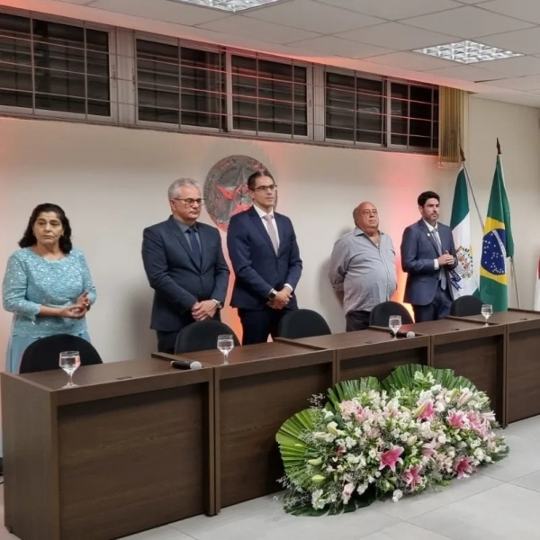 O presidente da Câmara, vereador Kedo Tolentino, participou na semana passada da entrega da Medalha Desembargador Hélio Costa à ilustre servidora do Poder Judiciário, Wilma Léa de Melo Jorge