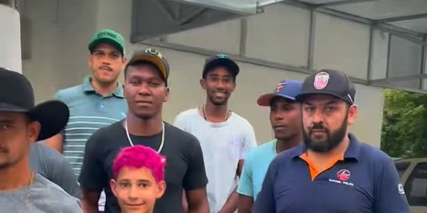 Sessão da Câmara de Cláudio tem plenário lotado com presença de peões, salva-vidas e tropeiros