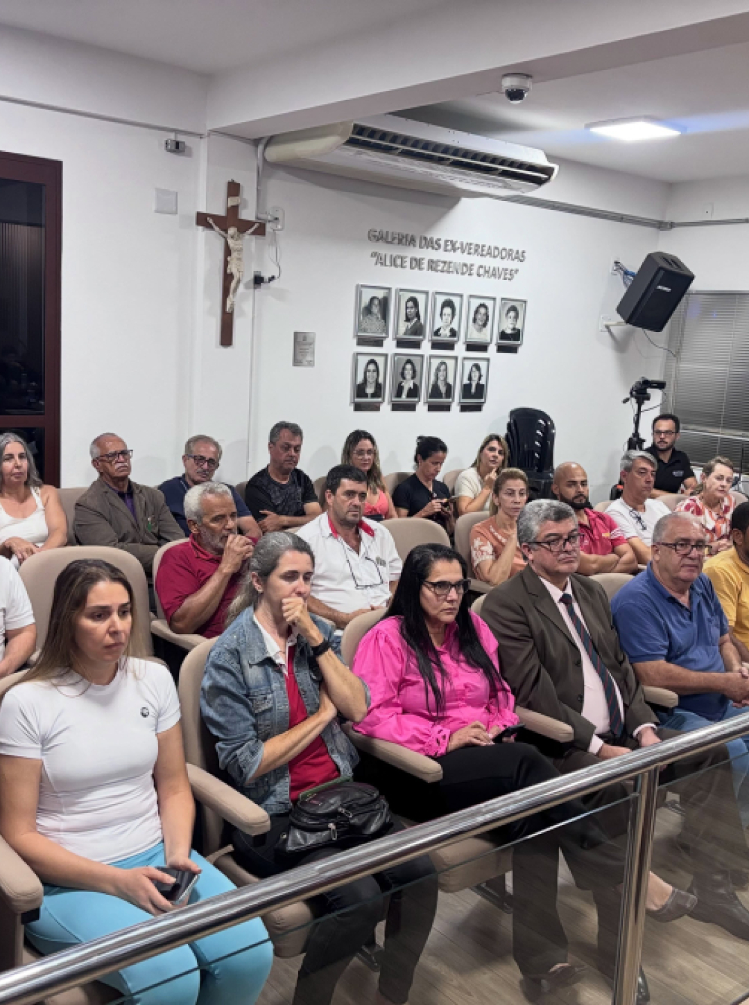 Câmara lotada e 3h30 de diálogo marcam audiência pública sobre o Rotativo de Cláudio