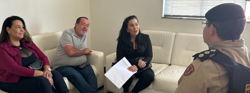 Rosângela Diretora leva ao Comando da PM pedido de retomada do PROERD em Cláudio