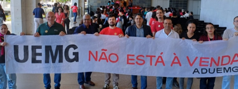 Vereadores marcam presença em mobilização contra projeto de federalização da UEMG na Assembleia Legislativa